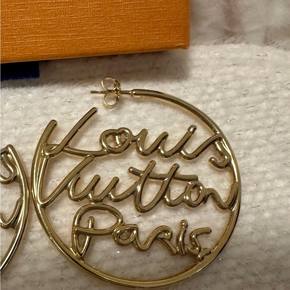 Gorgeous Louis Vuitton Script Loop Earrings Gm - image 3